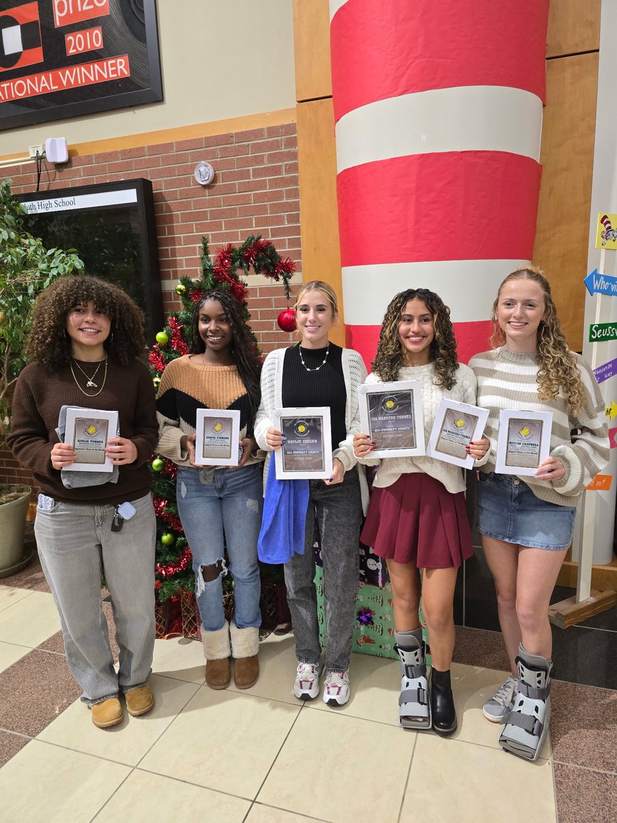 ImpactGold08GA's tweet image. Our Gwinnett County girls received their honors tonight 
@giuliatorres50
@SaniyaSimmons22 
@KaylieZirger 
@isanyeliz_51 
@Skylar8Campbell 
@ronnie_wade1 (not pictured)

Proud of the hard work in both HS and travel ball by our IG girls 💙💛