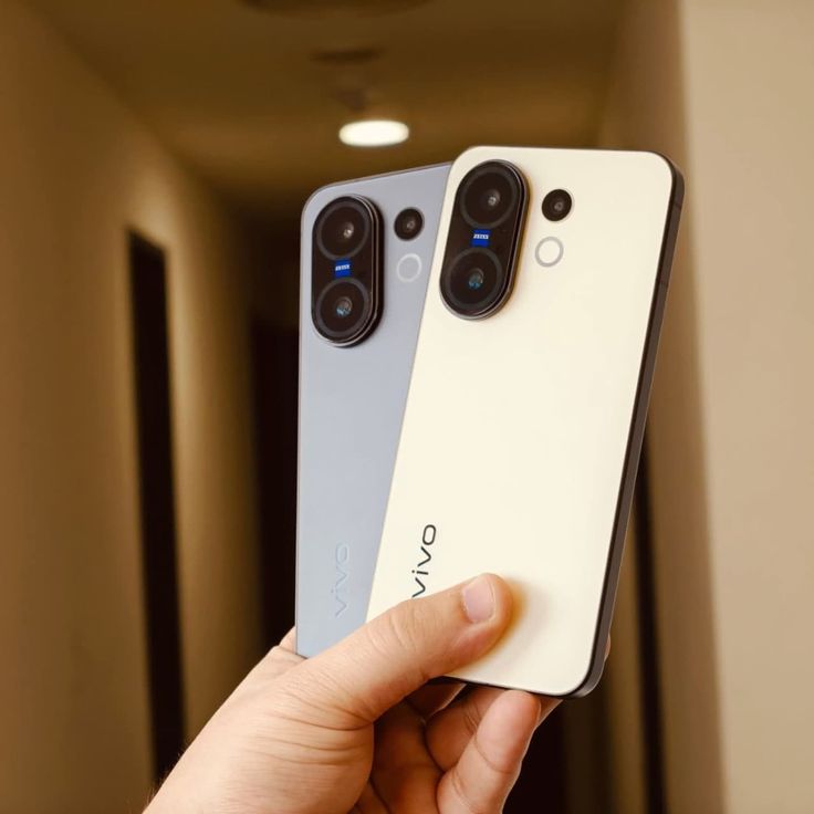 📱 Cellphones Market Share

1.🇰🇷 Samsung — 21.40%
2.🇺🇸 Apple — 17.50%
3.🇨🇳 Xiaomi — 14.20%
4.🇨🇳 Vivo — 9.30%
5.🇨🇳 Oppo — 7.90%
6.🇨🇳 Realme — 4.31%
7.🇺🇸 Motorola — 2.79%
8.🇺🇸 Google — 2.31%
9.🇨🇳 Huawei — 2.13%
10.🇭🇰 Infinix — 1.58%
11.🇨🇳 Honor — 1.00%
12.🇨🇳 Itel — 0.30%
13.🇯🇵 Sony