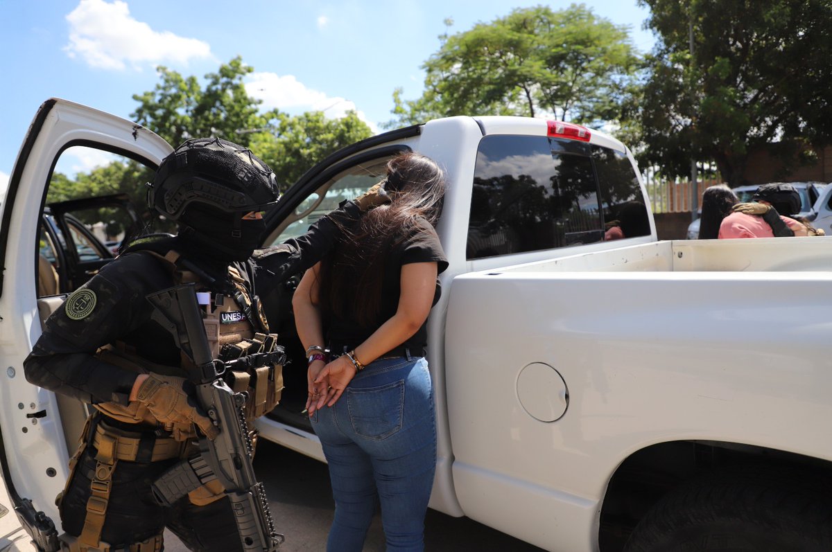 FiscaliaSinaloa's tweet photo. 📌🚨🔍UNESA cumplimenta 102 órdenes de aprehensión durante noviembre de 2025

https://t.co/H9o1dc9XWl https://t.co/brT1MPOZCo