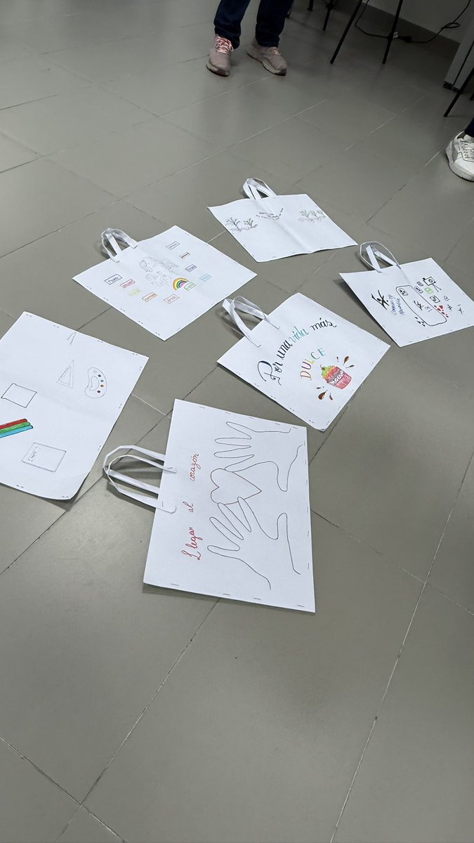 LeninMKT's tweet image. Como en Overjoyed de Stevie Wonder, pongo el alma en cada mensaje. Soy Community Manager, pero también un poco artista: canto ideas, cuento historias y busco que cada publicación emocione como una gala final. 🎶✨ 

#CommunityManager #StevieWonder