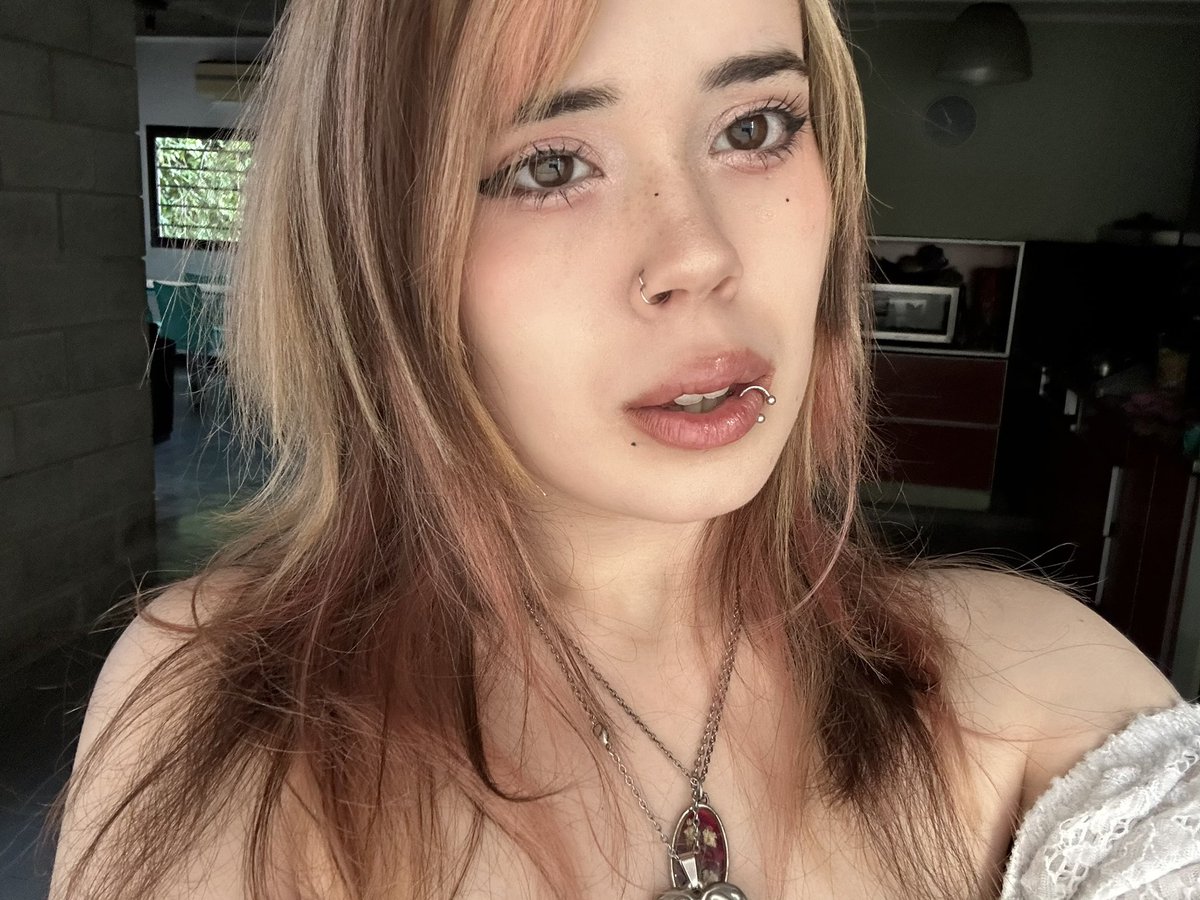 505moana's tweet photo. makeup #dehoy https://t.co/J6jqARZoOv