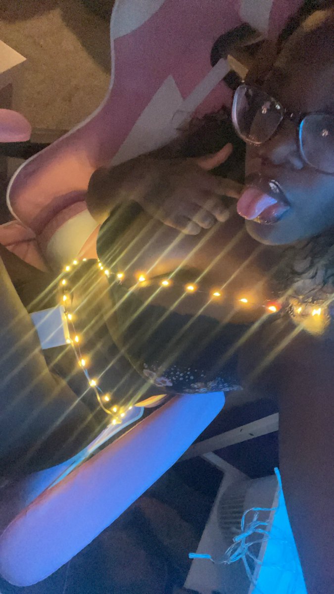 Sluttsicle's tweet photo. ✨🎄𝒻𝒶𝒾𝓇𝓎 𝓁𝒾𝑔𝒽𝓉𝓈 𝒶𝓇𝑒𝓃’𝓉 𝓉𝒽𝑒 𝑜𝓃𝓁𝓎 𝓉𝒽𝒾𝓃𝑔 𝑔𝓁𝑜𝓌𝒾𝓃𝑔 𝓉𝑜𝓃𝒾𝑔𝒽𝓉 🎄✨

#Christmas #xmas #nsfw #fairylights #xxx #twt #slut #sluttsicle https://t.co/iIgFOpv4oc