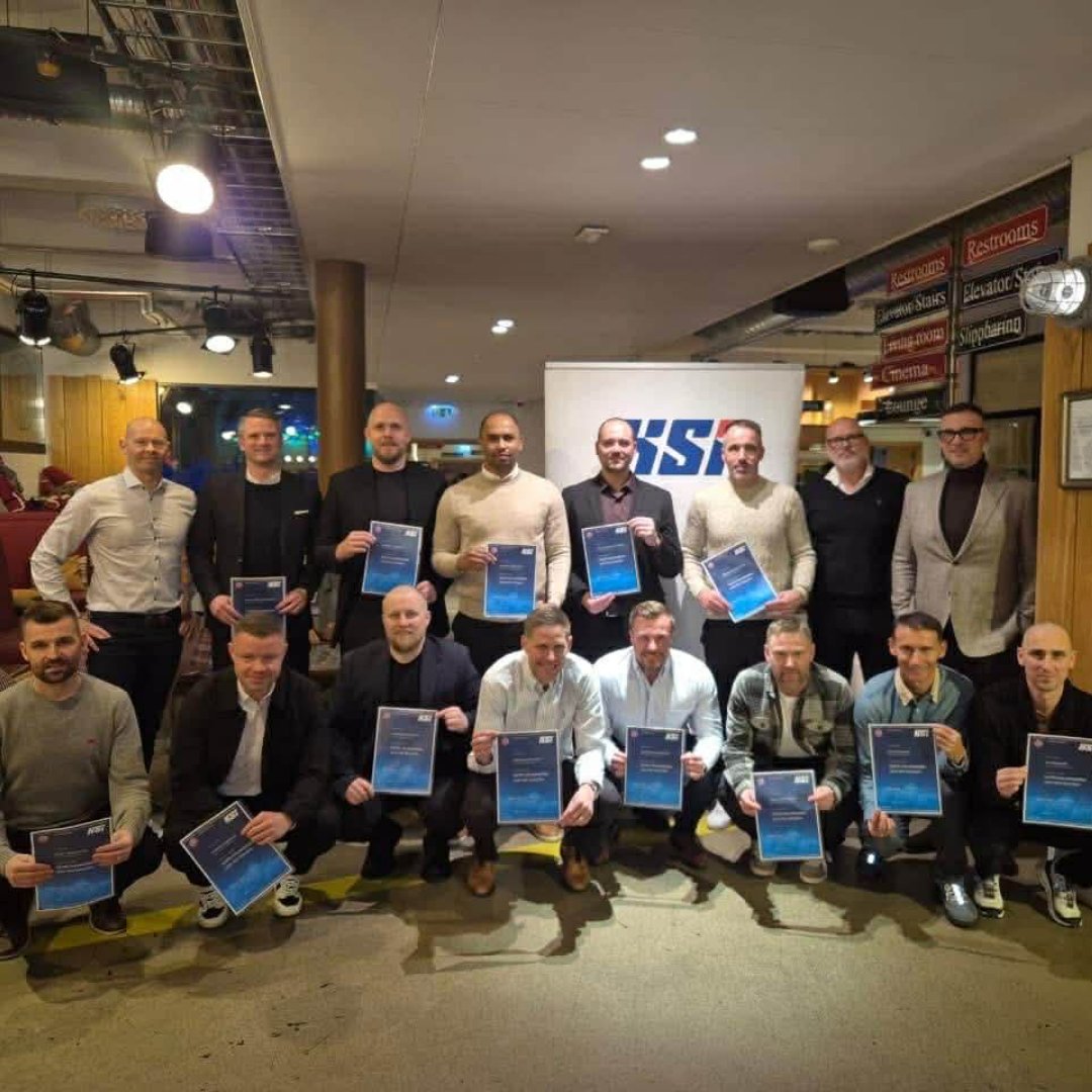 Halldór Geir Heiðarsson(Donni), aðstoðarþjálfari mfl karla lauk um helgina UEFA Pro þjálfaragráðunni sinni ásamt hópi þjálfara sem starfa á Íslandi. 

UEFA Pro er æðsta þjálfaragráða sem (UEFA) veitir. 

Knattspyrnudeildin óskar Donna innilega til hamingju með gráðuna!