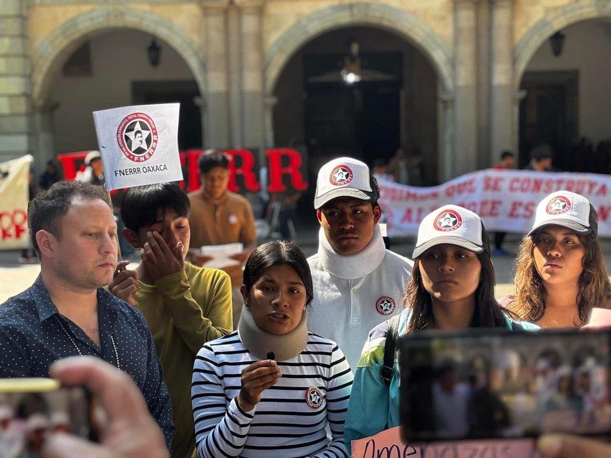 dauri_euan's tweet photo. Dos ataques denunciados, estudiantes heridos, un albergue allanado… ¿y la respuesta del gobierno? Silencio.
Así no se gobierna, así se abandona a la juventud.
@GobOax @salomonj @SEGOB_mx
#RespetoALosAlbergues https://t.co/QmzwBUR2nt