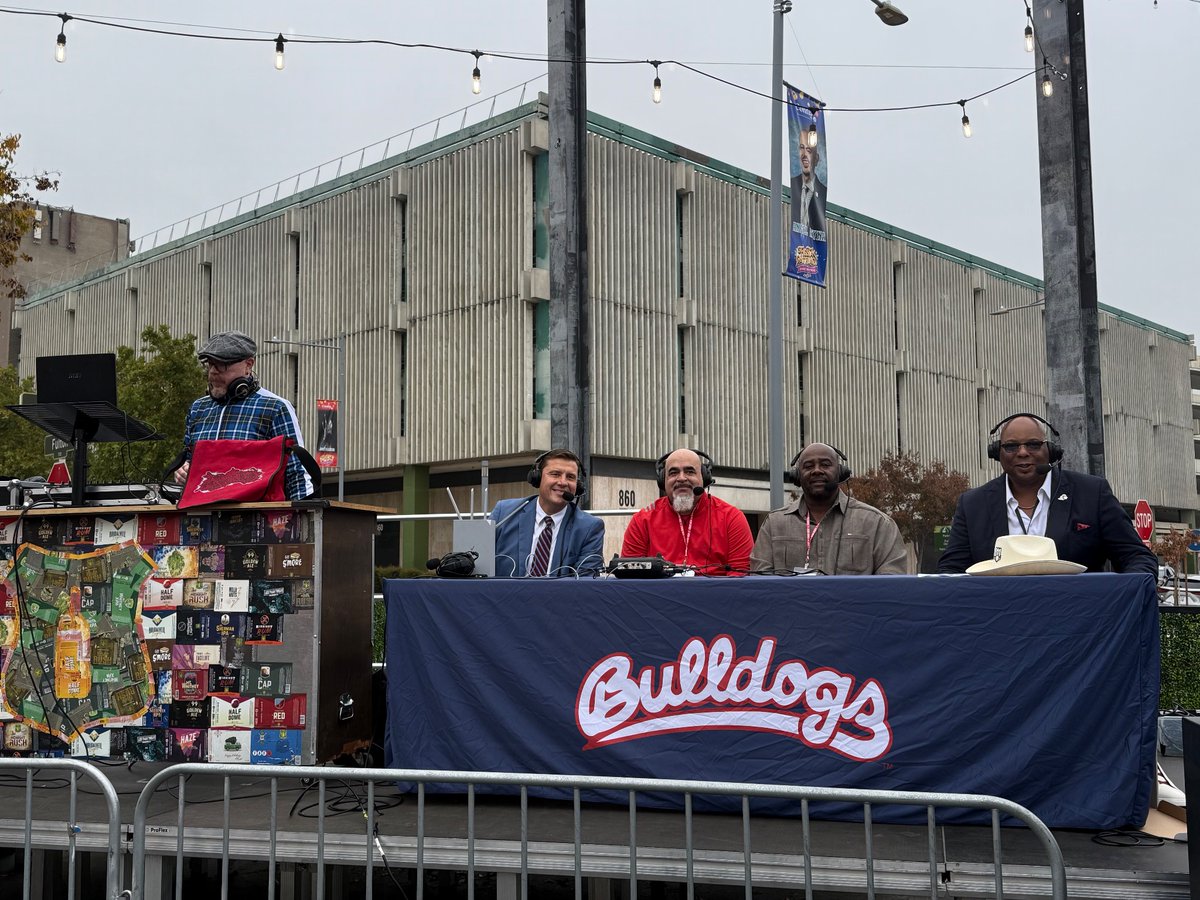 P356Loeffler's tweet image. Thanks to @TiogaSequoia for hosting our special bonus hour of pregame🏀 downtown. So many @FresnoStateMBB legends, so little time. If you missed it, listen here: spreaker.com/episode/fresno…