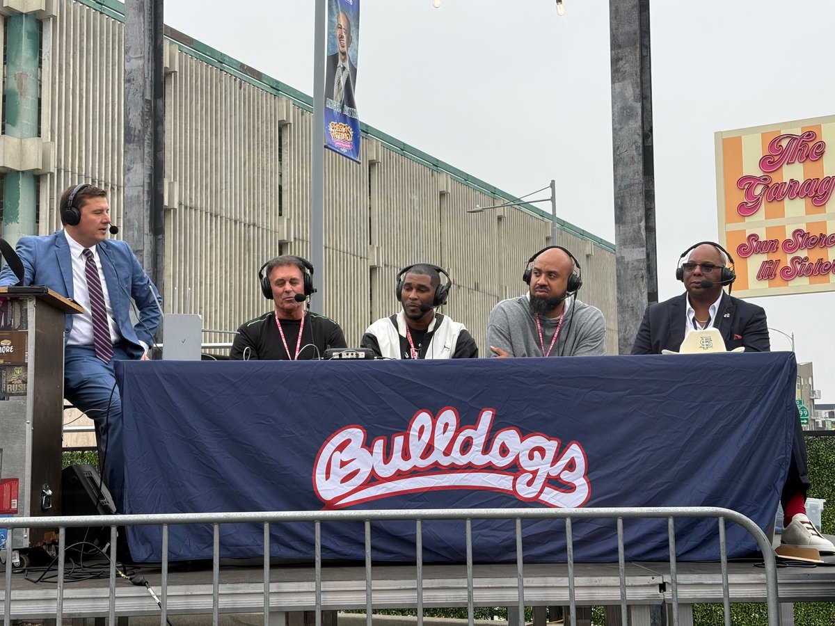 P356Loeffler's tweet image. Thanks to @TiogaSequoia for hosting our special bonus hour of pregame🏀 downtown. So many @FresnoStateMBB legends, so little time. If you missed it, listen here: spreaker.com/episode/fresno…