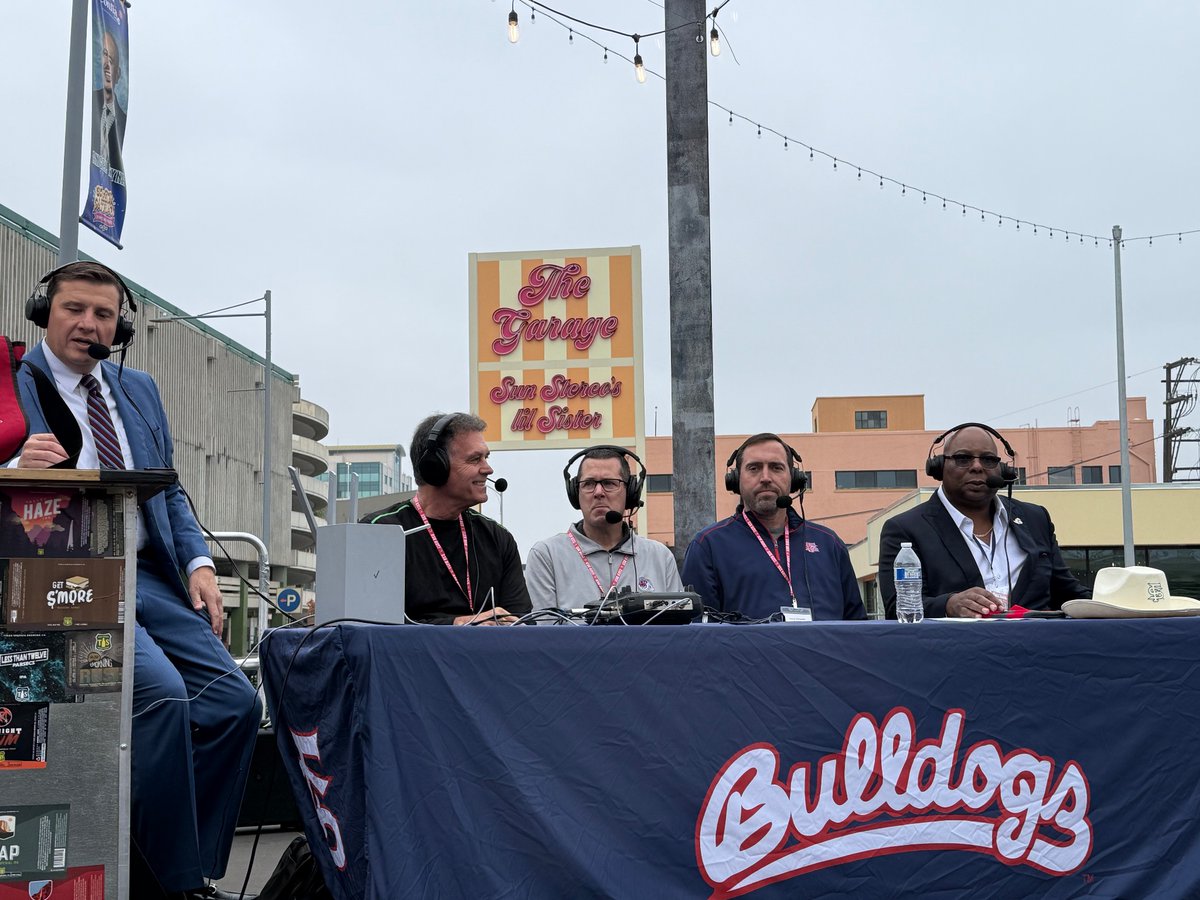 P356Loeffler's tweet image. Thanks to @TiogaSequoia for hosting our special bonus hour of pregame🏀 downtown. So many @FresnoStateMBB legends, so little time. If you missed it, listen here: spreaker.com/episode/fresno…