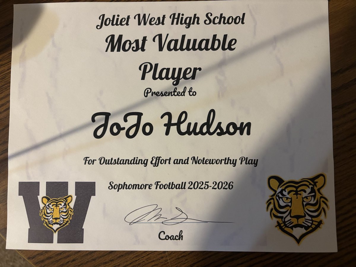 EFPJosephhudson's tweet photo. 5,9 | 160 (RB speed back)
1-6 Games
MVP player award for the
Sophomores 
Varsity ➡️Here’s one of my most explosive Speed run plays. 🐆

@jtwestfootball https://t.co/jdMKZW4TKM