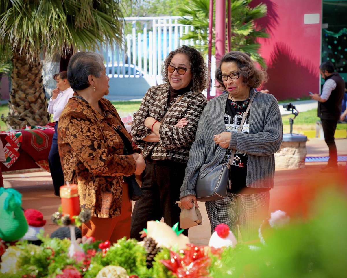 difhgo's tweet image. Edda Vite y Ricardo Alvizo reconocieron el esfuerzo de niñas, niños, adolescentes y personas adultas de siete municipios, quienes fortalecieron sus habilidades con el apoyo del @icathi. En #PILARES, aprender transforma vidas. 💃🏻🧶⭐️