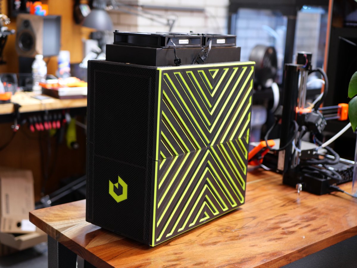 My project helping a friend 3D print his full ATX computer case is complete. I love how this turned out, how solid it feels, and the incredible amount of customization we were easily able to do with it. Great design work Makerunit👍

Printed in <a href="/Polymaker_3D/">Polymaker</a> PETG-rCF08 and