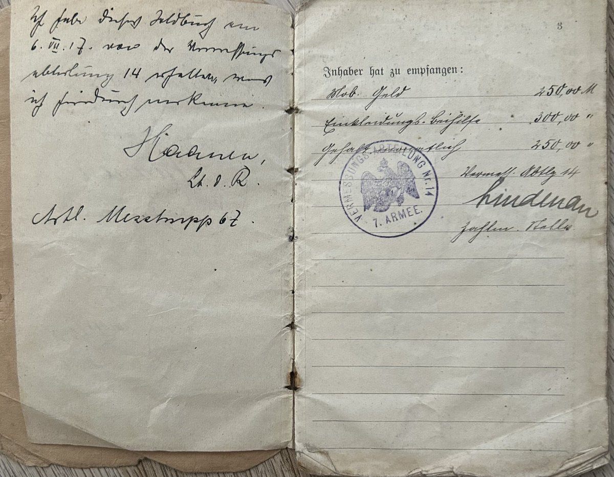 jdcienfuegos's tweet photo. aprovechando que acaban de llegar en #Ena las cartas de Bélgica, Francia y Alemania, aquí os enseño el soldbuch auténtico de Eren, el prota de #Postbellum https://t.co/opVPV6f5PK