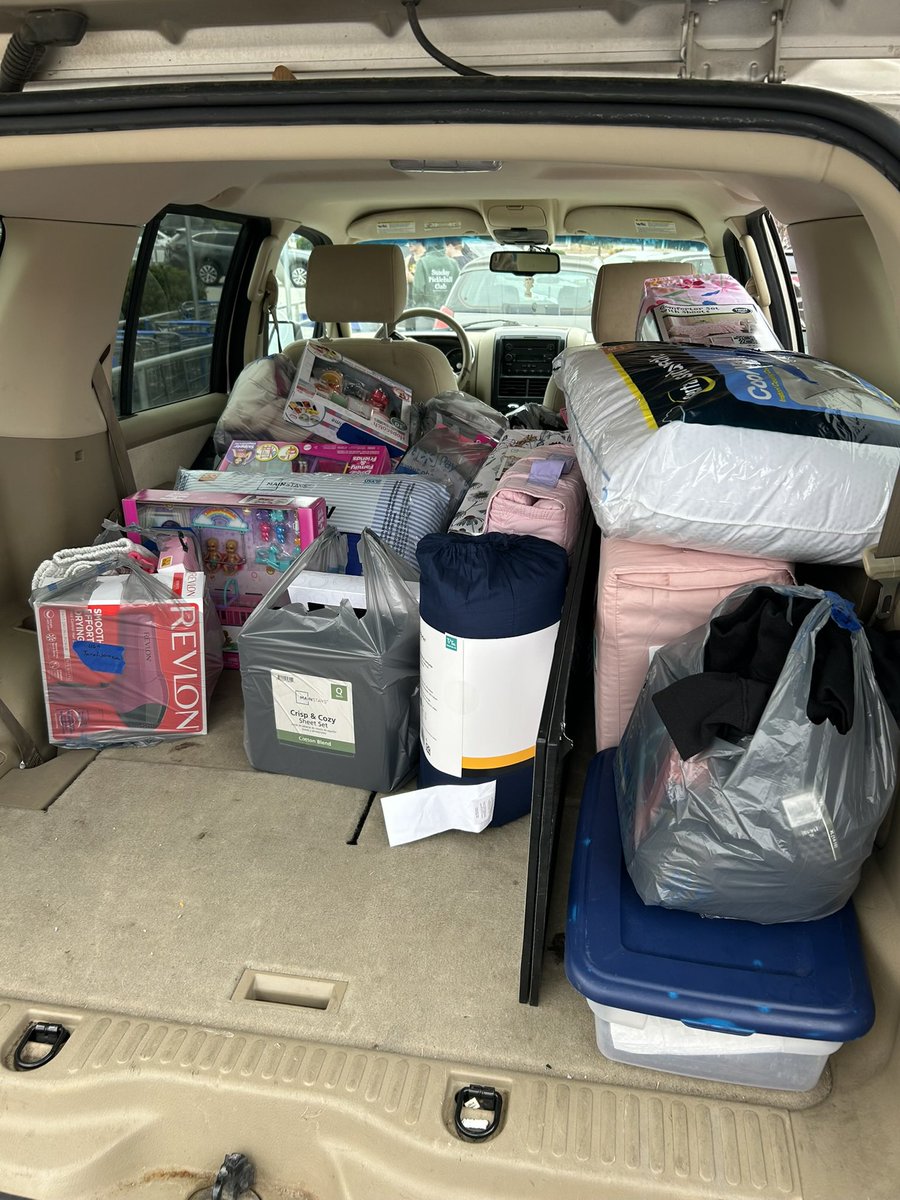 Spreading some holiday cheer 🎁

Our athletes supported three families through the Adopt a Family program with Voluntary Action Center. We raised $1,000 to fill 13 Christmas lists!

#MIZ🐯🌊