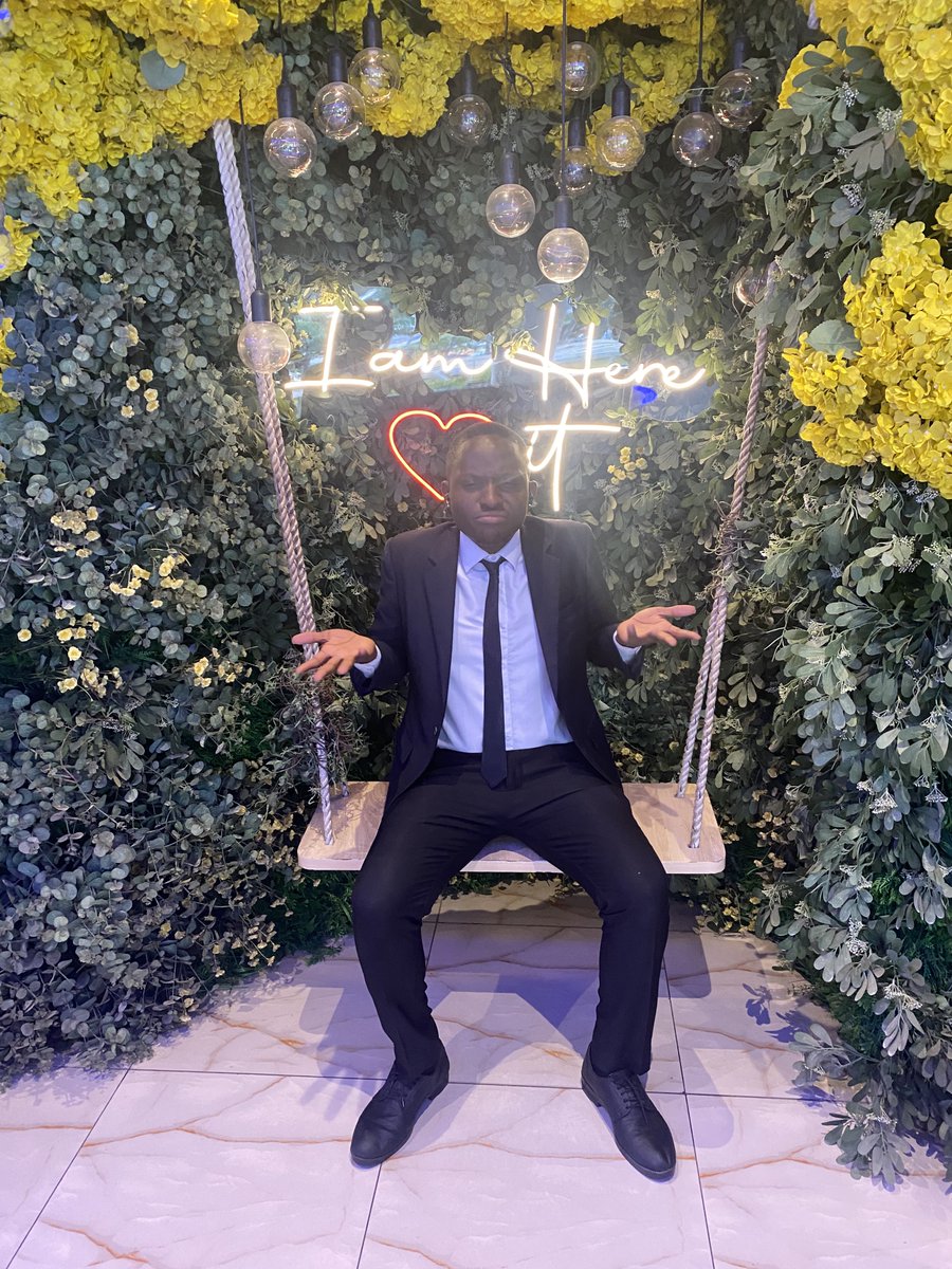 _peterokafor's tweet photo. let me reintroduce myself. 

hi, I’m Peter
i’m a software developer 
CEO of a big tech startup ($1bn valuation very soon)
i’m Nigerian (allegedly)
I can cook(maybe better than your mom)
 let’s connect. https://t.co/KpnUzFJMCE
