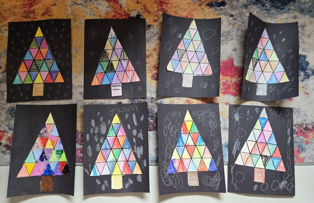 KatieB1749's tweet image. Triangle Christmas Trees! Of course, I had to make one too 🤗🎄