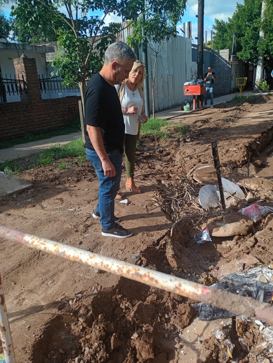 🙌 Junto a <a href="/FabiGconcejal/">Fabiana Gutierrez</a> recorrimos barrio Liceo 3ra. Sección.

🛣️ Nos hicimos eco del continuo padecimiento de los vecinos por el calamitoso estado de las calles del sector.

❌ Es evidente que falta de planificación de las obras de infraestructura.

La zona parece olvidada