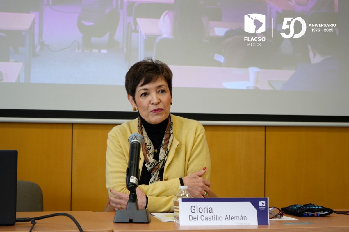 FlacsoMx's tweet photo. La semana pasada se llevó a cabo el primer encuentro presencial de la #Maestría en #PolíticasPúblicas Comparadas. 

Por primera ocasión la comunidad estudiantil integrante de la XII Promoción (2025-2027) tuvieron la oportunidad de reunirse en la FLACSO México, en donde recibieron la bienvenida por parte de la Dra. Gloria Del Castillo (@gcaleman), Directora General; así como del Dr. Ulises Flores (@uliceo), Coordinador Académico del posgrado.