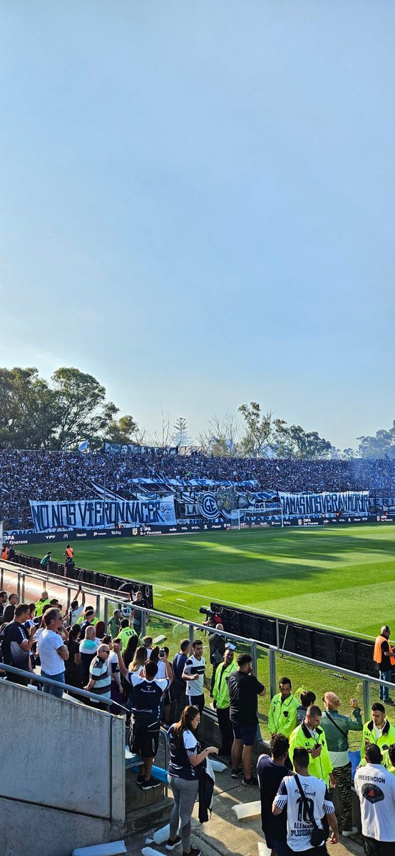 JAMAS NOS VERAN MORIR 👊🏾💣

DALE QUE SE VIENE 💣💣💣💣