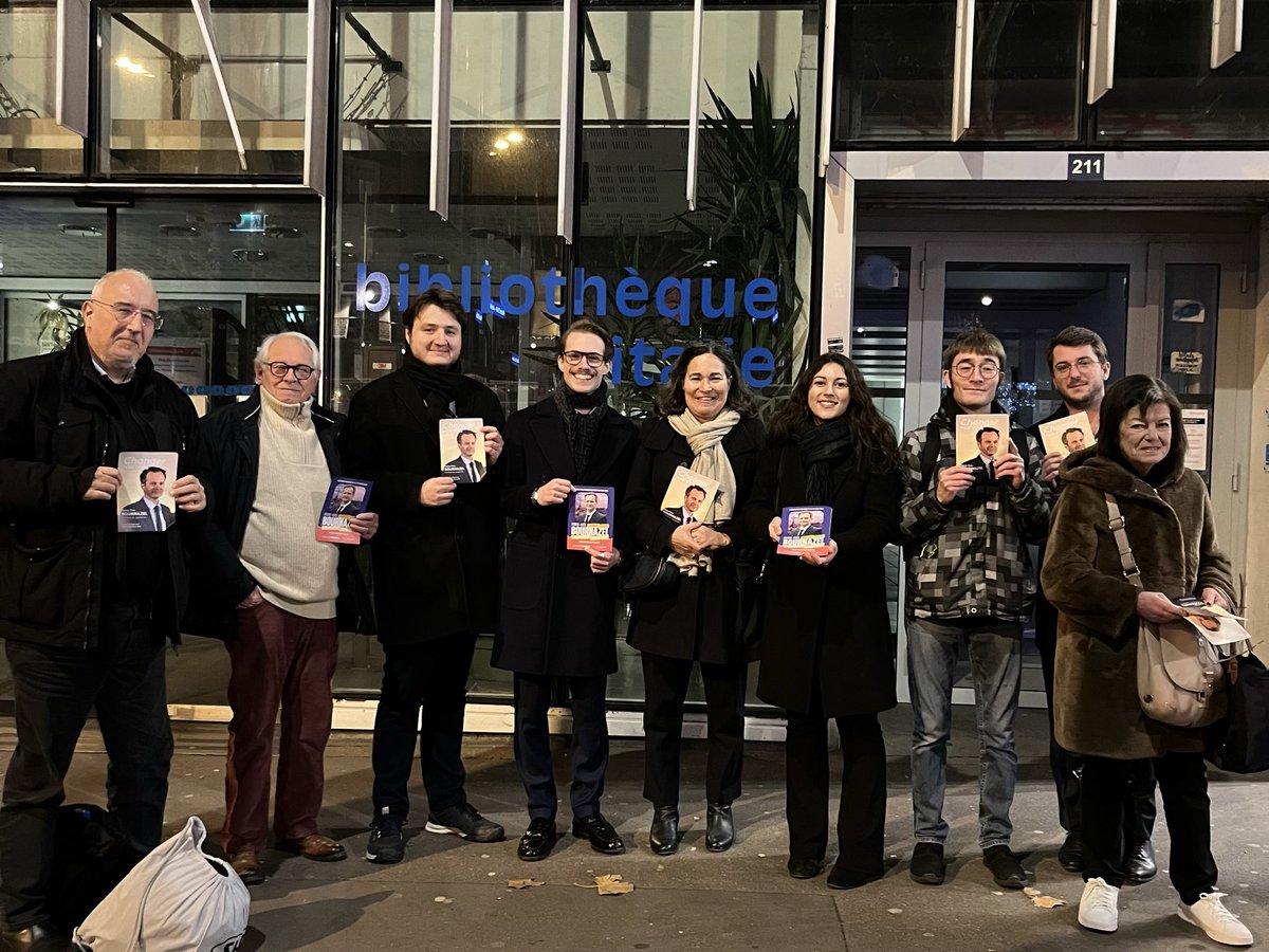 Ce lundi soir à Place d’Italie à #Paris13 pour échanger avec les habitants au sujet du projet de <a href="/pybournazel/">PierreYves Bournazel</a> pour Paris 🚀 merci à nos militants pour leur engagement ☀️
