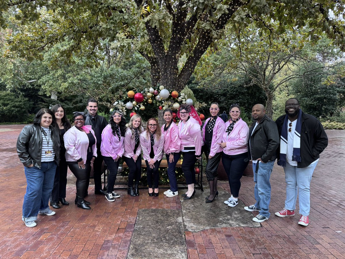 RubyGarzaDISD's tweet image. Thank you @dallasschools @Region1DISD @wwsamuell Vertical Team leaders for serving each day with heart &amp;amp; grit for student success! As your Executive Director I’m grateful for your leadership💙💚💜💛🖤🥳 AND Go @PrincipalLK our VT VIP!  @THuittDISD @LauraRubioGarza @DallasISDSupt