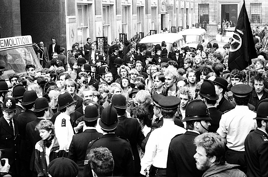 56aInfoshop's tweet image. Another mass arrest happened in Sept 1984 at the last Stop The City protest in London. 470 were arrested with only 35 eventually charged. 

Shout out to @Historyatnight for reminding us of this