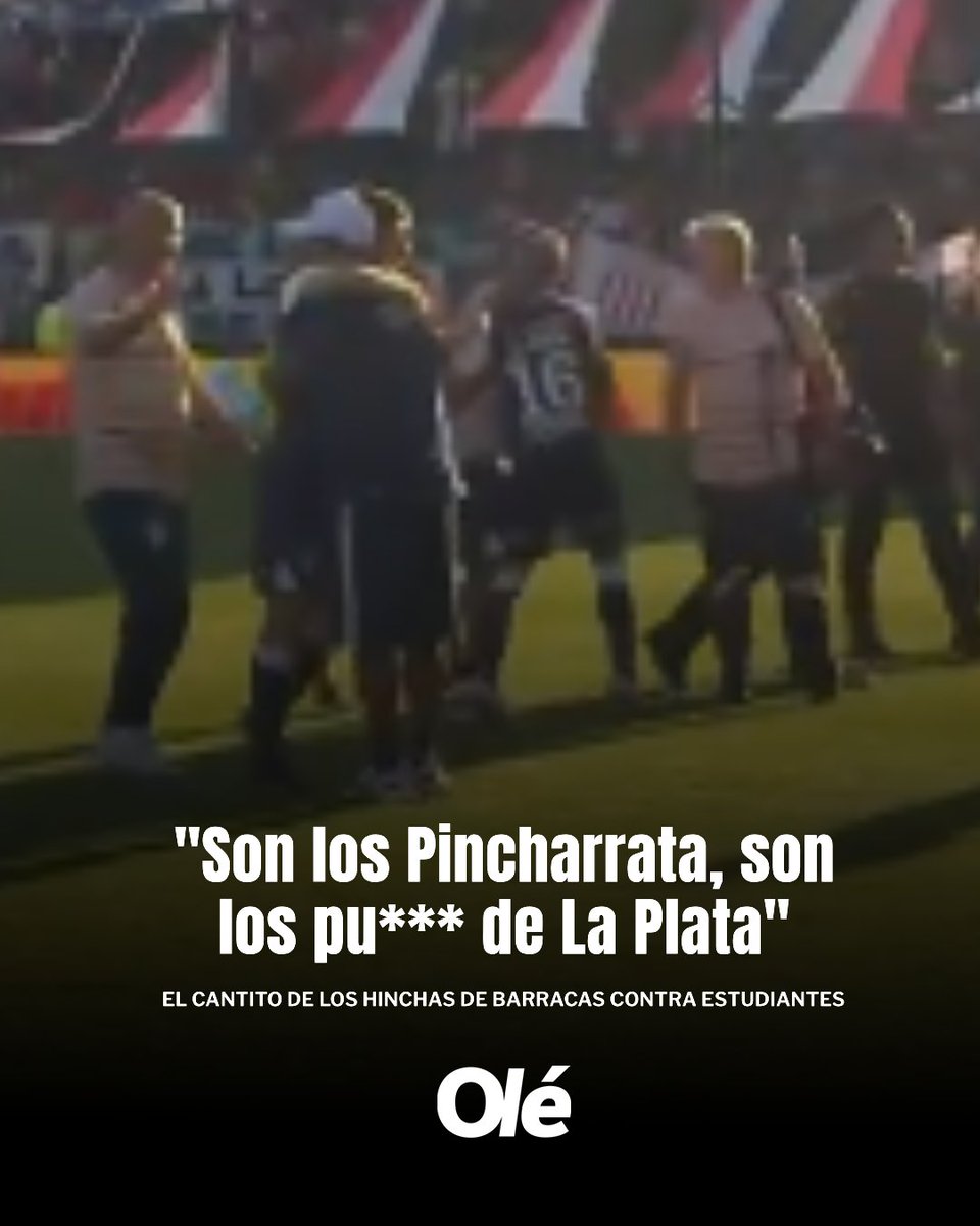 DiarioOle's tweet image. LA HINCHADA DE BARRACAS CANTÓ CONTRA ESTUDIANTES 💥

🗣️ En medio del festejo de los jugadores de Gimnasia, los simpatizantes del Guapo palpitaron el clásico de La Plata y expresaron su favorito...