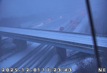 NWSILN's tweet photo. [5:35 PM] Here are some images from our partners at INDOT. These are roadways just east of downtown Indianapolis. Some light snow is already beginning to fall in our far eastern IN counties, with this accumulating snow pushing eastward over the next couple of hours. Plan ahead! https://t.co/kn1CIkvmAp