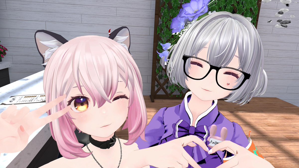 ponten2go's tweet image. 昨日は、猫盟！なべちーさんと悠々さんとツーショ！！

昨日はPC調子悪くて悠々さんと撮ってたら、落ちて、
「シャッター押したら虚無が撮れた」と報告が。すまん。頑張ってPC！！！