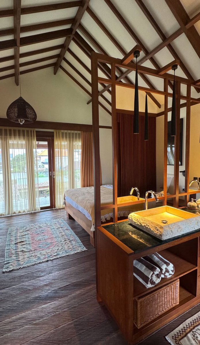 BeautyJess6969's tweet image. Pagi bali im so happy :(

#vcs #openbobali #availbali