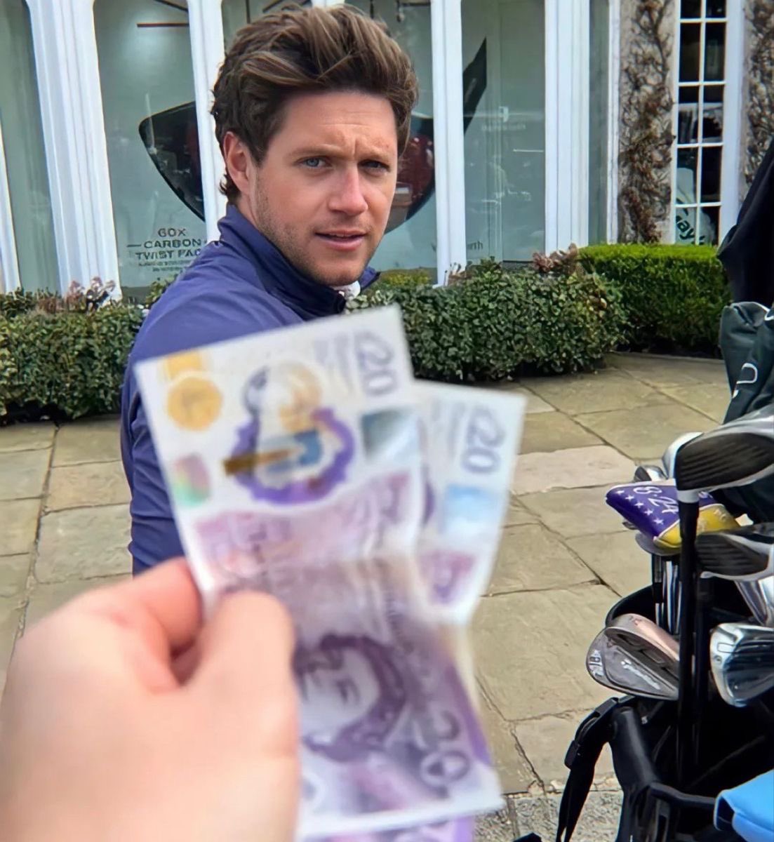 soap_114's tweet image. This is how I feel every time we beg Niall for nh4