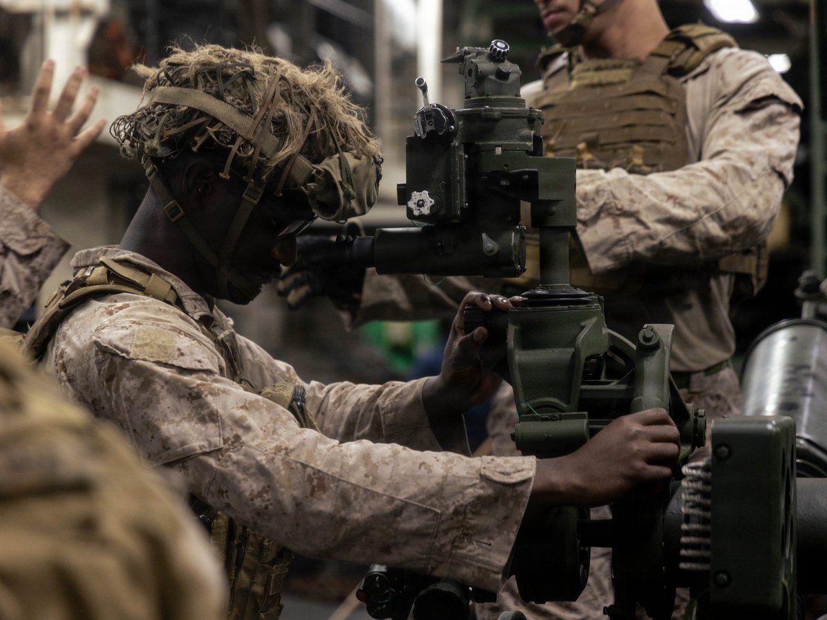 22nd_MEU's tweet image. 📍Caribbean Sea

#marines with #22ndMEUSOC conduct battery training aboard the @USSIwoJima (LHD 7), while underway in the Caribbean Sea, Oct. 24, 2025.

@USMC 📸 

@Southcom @DeptofWar