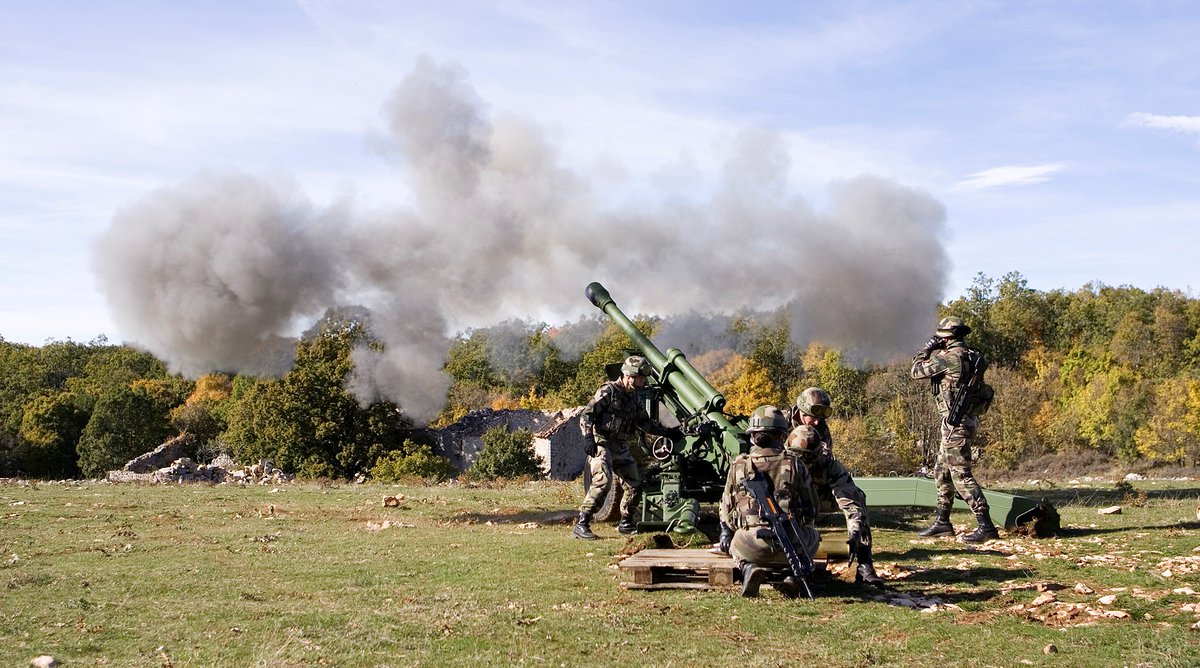 🇨🇴À #EXPODEFENSA, KNDS réaffirme son engagement de long terme auprès de l’Ejército Nacional de Colombia.
Artillerie 105/155 mm, #CAESAR 6x6, munitions, armements aéroportés, blindés : une offre complète pour soutenir l’évolution des capacités terrestres colombiennes.

🇨🇴At