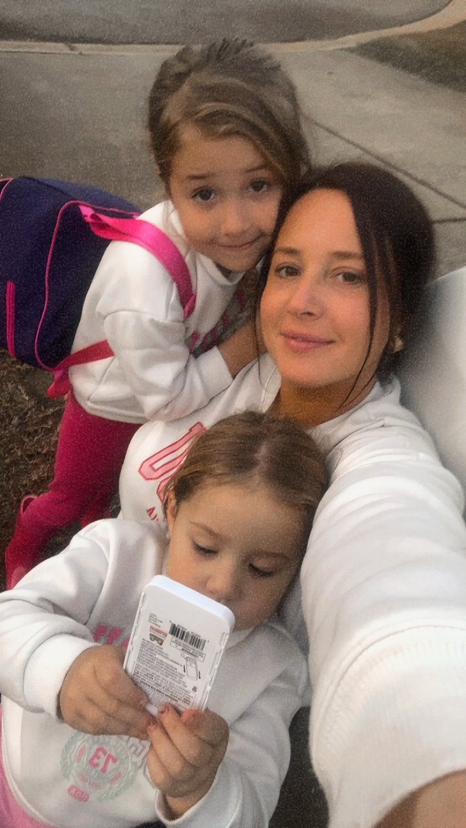 klj_91's tweet photo. My girls 💕 https://t.co/ZDQx30LnlG