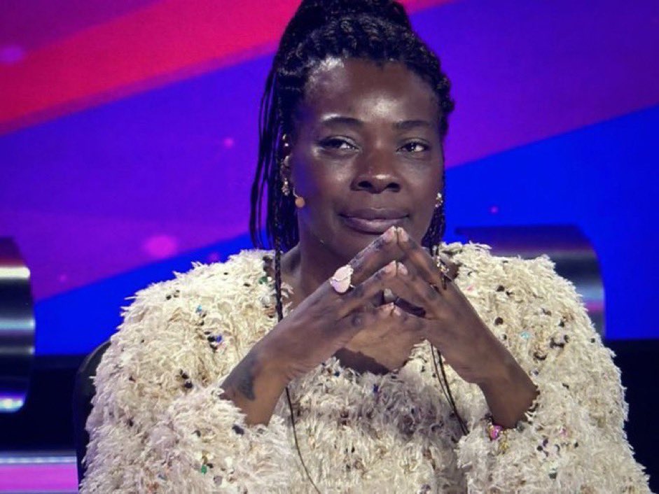 “Quiero hablar con el jurado”

“Ahora no Buika, estamos puntuando”.

“Me la suda, vuestra puntuación es peor que la mía a Ruslana, a la puta calle”. 
#OTGala11