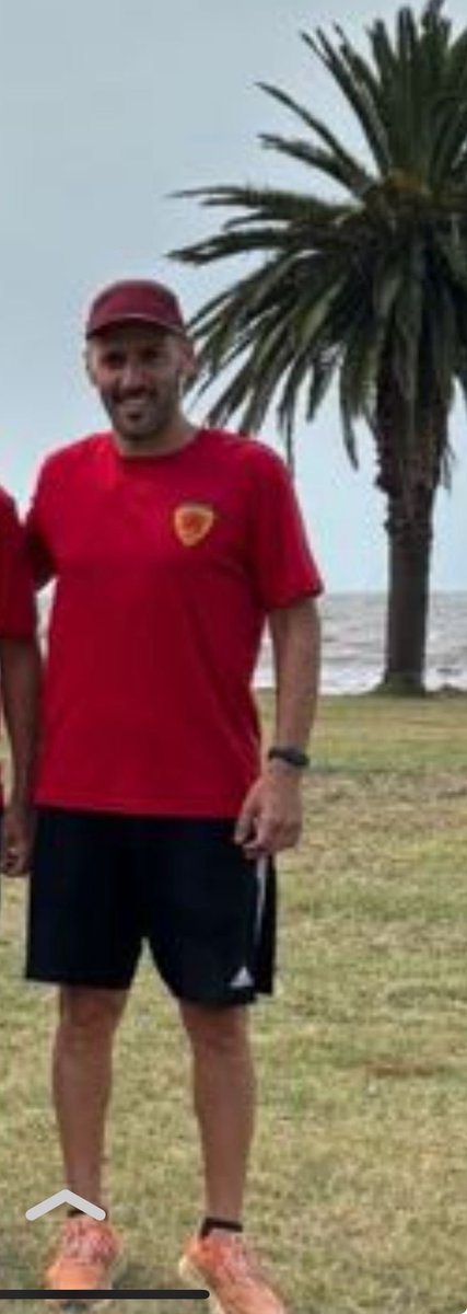 <a href="/MentirasBolsoo/">MentirasBolso</a> Dunajec hasta el año pasado trabajaba por el jornal mínimo de ayudante en una escuelita de futbol. Lo pusieron en el VAR en 3 clásicos:
-Roja alevosa no sacada en el clásico 2024
-Insistencia a Burgos para que cobre penal a nacional en Supercopa
-2 penales no cobrados final 2025