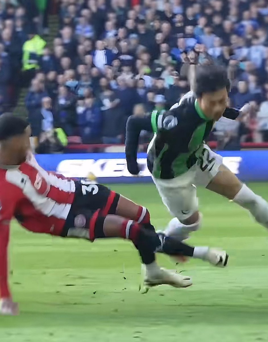 LeeegoooL's tweet photo. @OfficialBHAFC Shit player! Shit club! Thses are what you deserve! https://t.co/syimDV3bJW