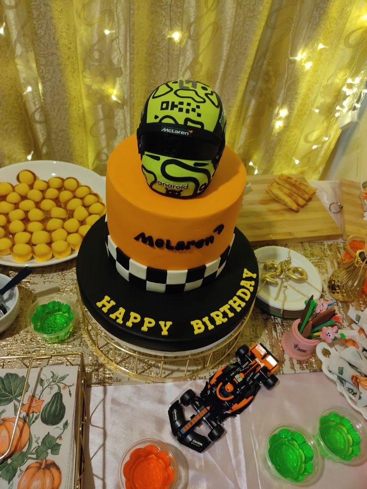 swift4lando's tweet image. chicas la torta d ferrari tiene un aura las d lando dan pena como vas a ser d mclaren la más linda q encontré es esa imagínense las otras