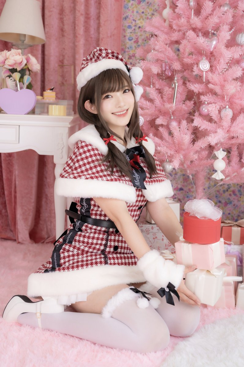 That smile gives me energy! I'm glad I can see her smiling everyday.