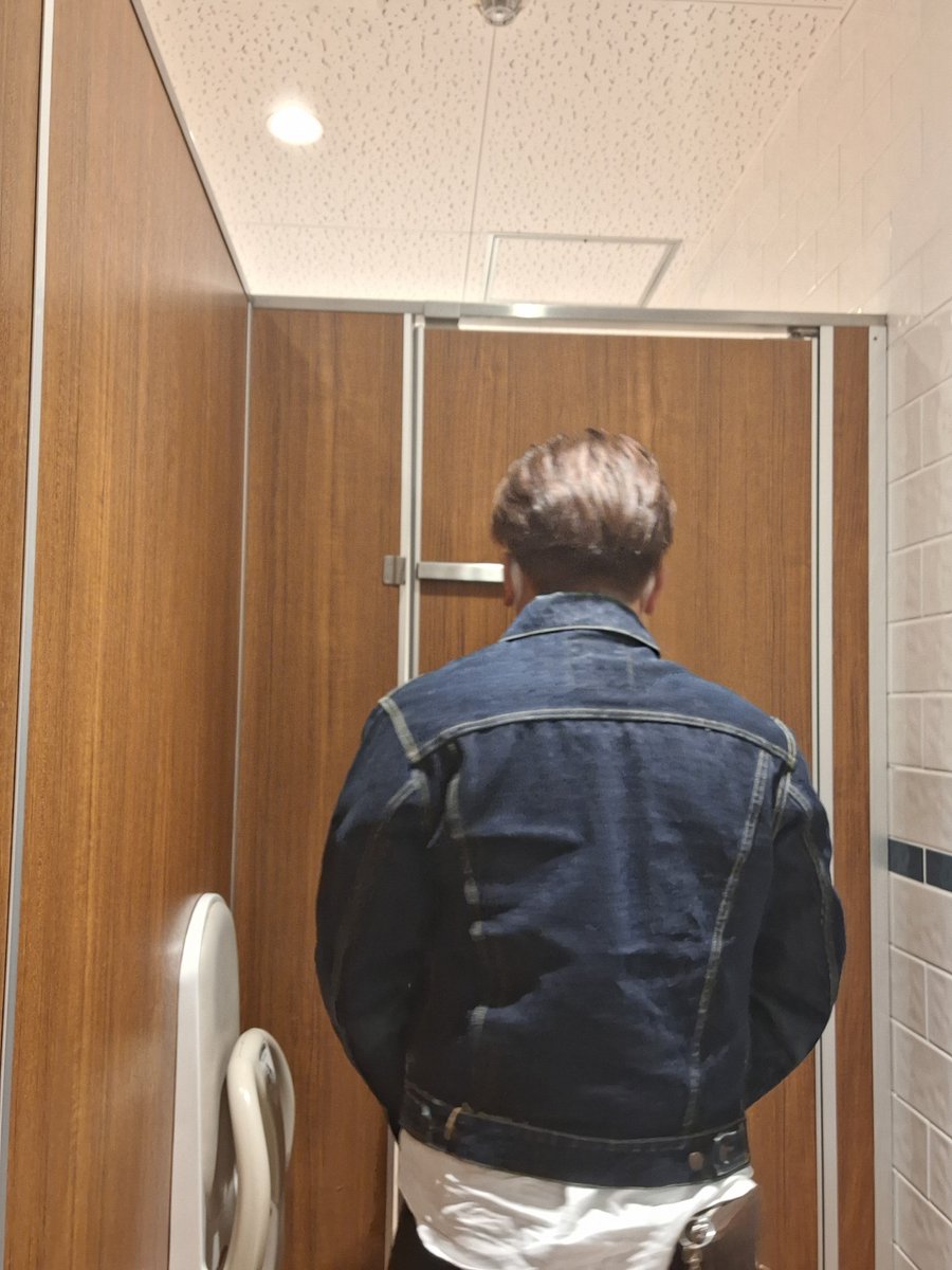 tQ12jMMY8kYdyh8's tweet photo. この日の放課後…。
ブラック501に先日捕獲した
ドゥニームのGジャン
#ドゥニーム
#Denime https://t.co/eJ4MqpxAI6