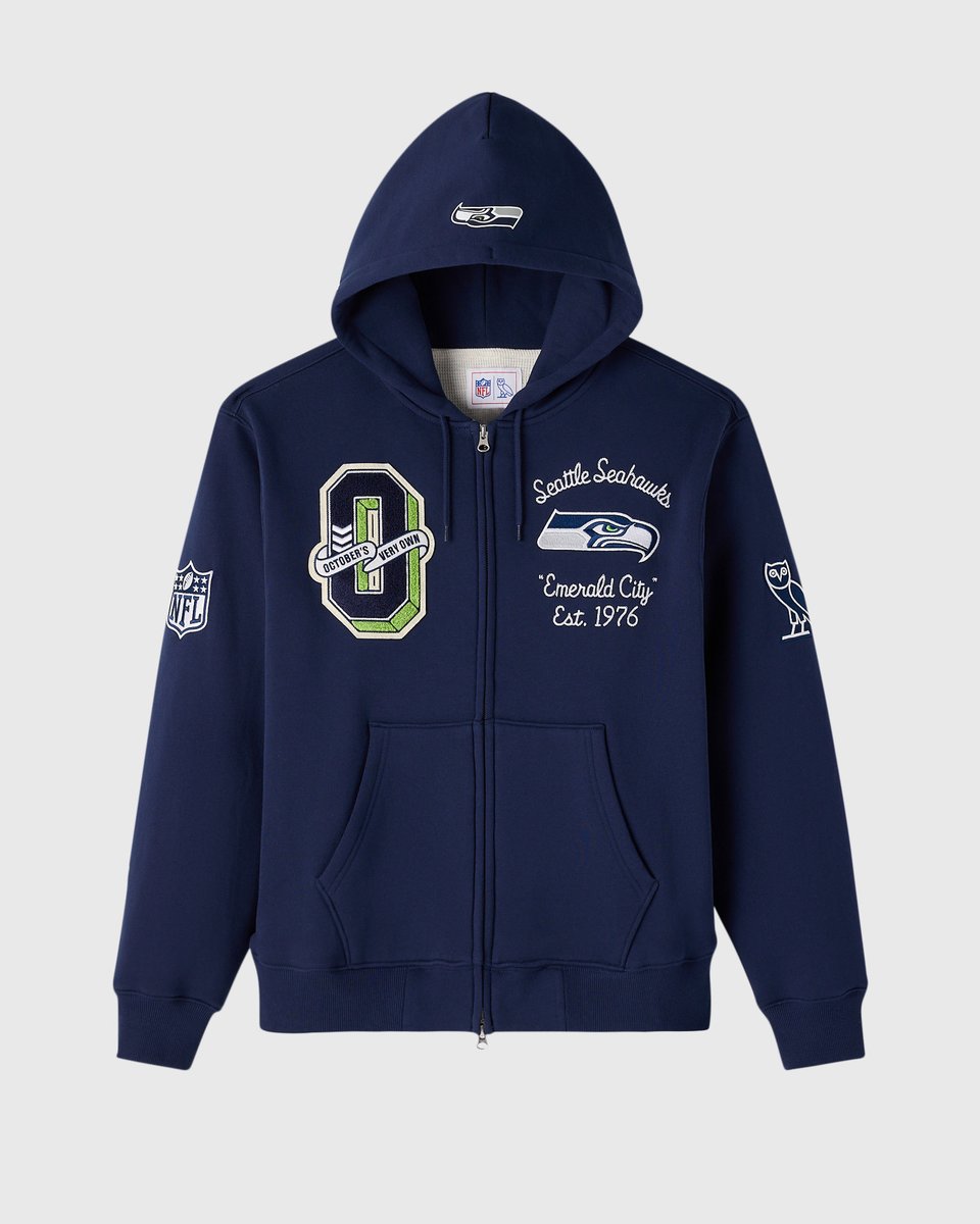SeahawksProShop's tweet image. Rep in style. 🏈🔥 The @welcomeOVO x @NFL 2025 Collection is here - featuring an exclusive Seahawks Hoodie and Long Sleeve Tee. Limited drop. Don’t miss it.

Shop in-store and online now.

More coming soon.

Shop now » shwks.com/jjvzpjau