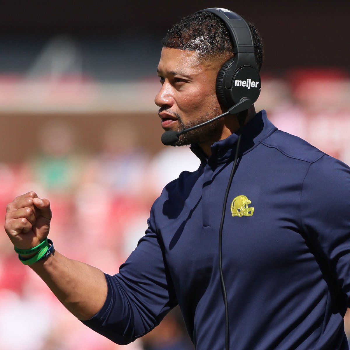 Miami                                    Notre Dame
W             Head to Head              L
1           Wins vs CFP Top 10       0  
5          Wins vs FPI Top 40        2   
4       Wins vs common foes     4
#9 ND           Best win                #17 USC