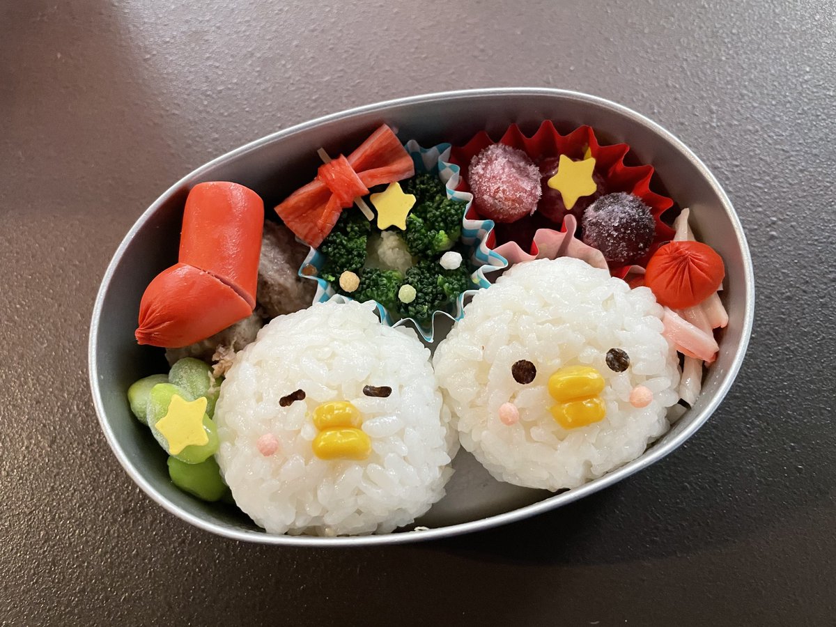 クリスマスお弁当可愛く作れたのよ
(右端の切れ端ゾーン気づくかな...)