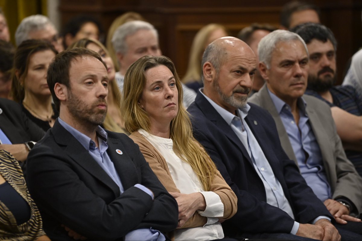 🤝Acompañé al Gobernador <a href="/Kicillofok/">Axel Kicillof</a> en la presentación de la Ley de Financiamiento para la Provincia. Es una herramienta fundamental para el crecimiento, la sostenibilidad y el orden social de la Provincia de Buenos Aires. 

Es necesaria su aprobación para que entre la