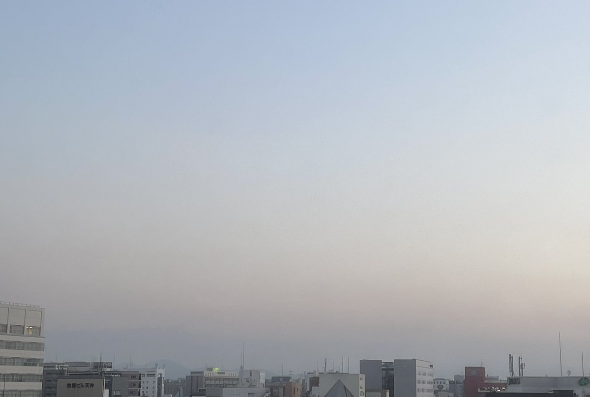 toru_master2's tweet photo. みんなおはよう！今日もブイブイで！いい天気が続く福岡、週末のシェイクライブまでこうだといいなー・・みんな12/6（土）は久留米に集合ばい（笑）福岡は晴れ、体温36.4。さ、アレンジの続き！
https://t.co/EGwhpUSkO2 https://t.co/xOuDppQgNR