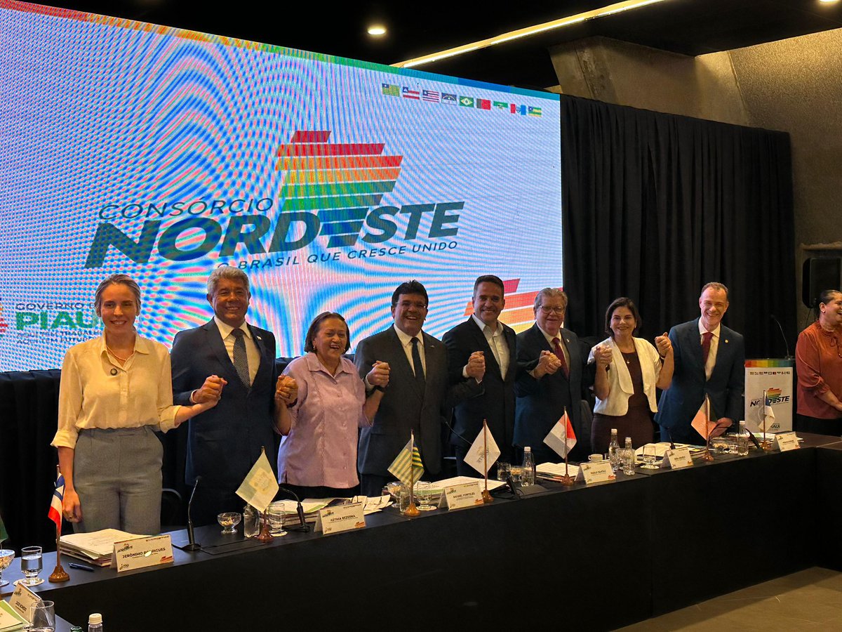 Parabenizar aqui o governador <a href="/paulodantasal/">Paulo Dantas</a>, que assume hoje a presidência do Consórcio Nordeste. Tenho certeza de que seguirá conduzindo com diálogo, responsabilidade e compromisso com o desenvolvimento da nossa região. O Nordeste segue unido e avançando!