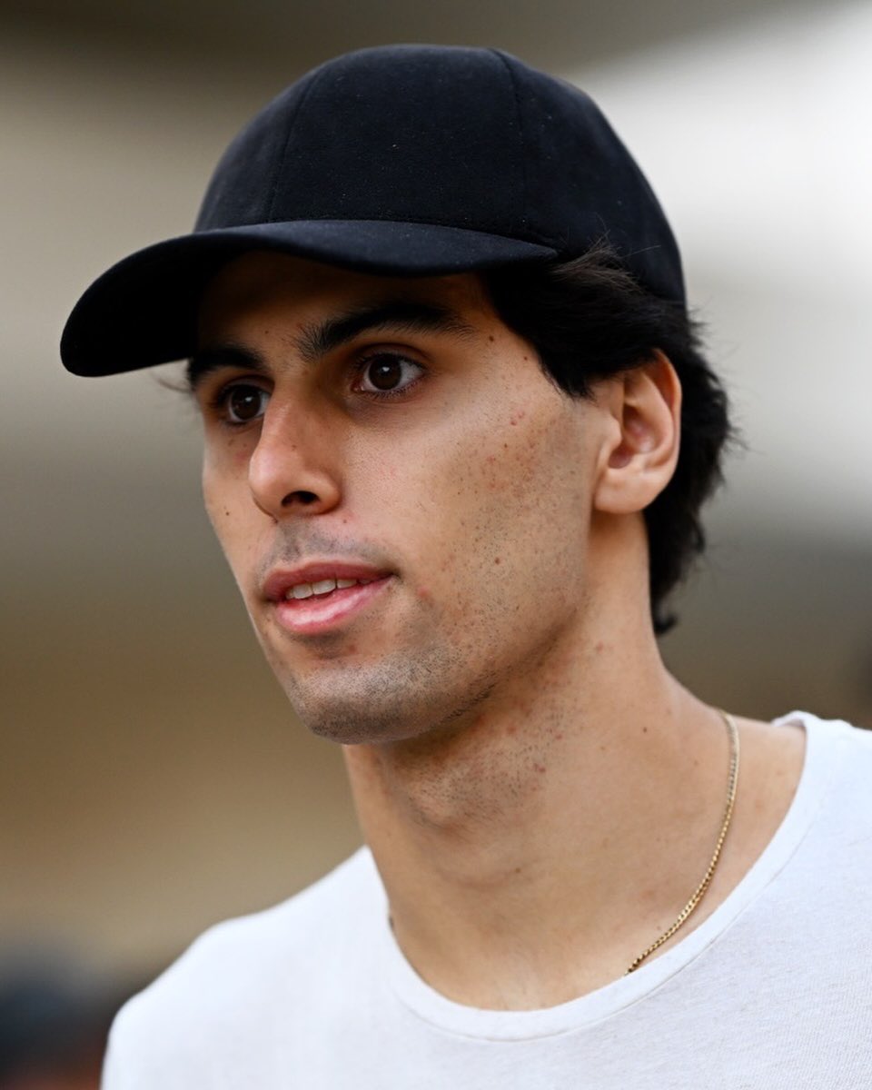 📸 | Novo post do Bortoleto no Instagram:

“Olá a todos! Concluímos nossa cobertura no Catar e agora todas as atenções se voltam para o Grande Prêmio de Abu Dhabi. Será uma corrida incrível sob as luzes dos carros e estou muito ansioso para o final da temporada. 

Antes de