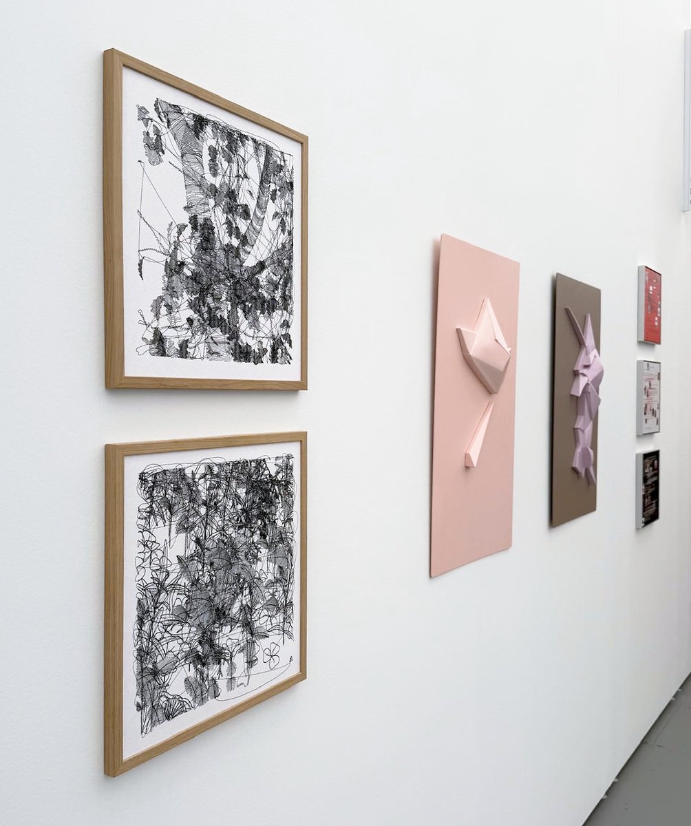 zancan's tweet image. @bitforms  sent me a lovely pic too !
Twin single-thread embroideries🪡 next to @CaballeroAnaMa&apos;s gorgeous aluminium sculptures at @untitledfairs  Miami Beach 🌴🥲