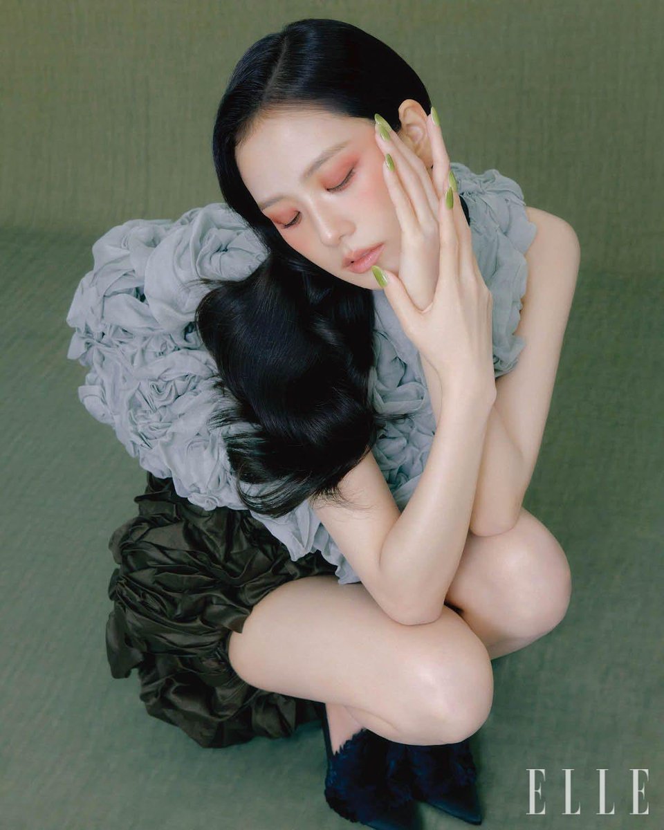 JISOO tweet media