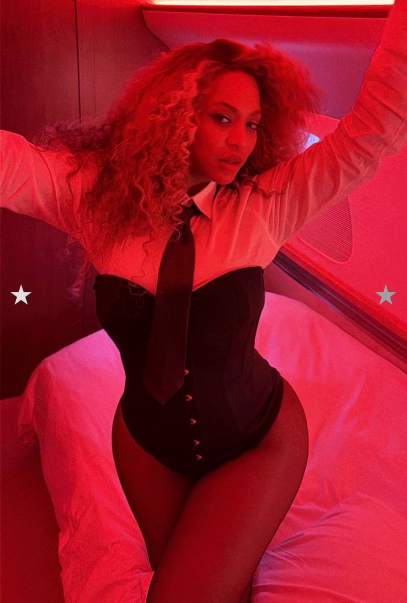 beyonceaccess's tweet image. se a beyoncé me olha assim eu desmaio