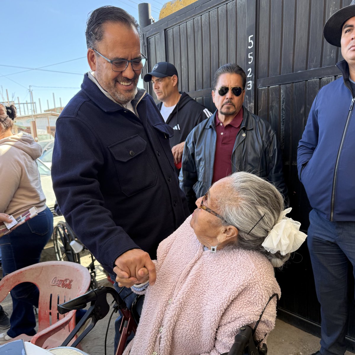 Visitamos la colonia La Cuesta en Ciudad Juárez. 
Las mejores leyes no nacen en un escritorio, sino en el territorio. Gracias a quienes amablemente nos abrieron sus puertas y sobre todo sus corazones. 

También pasamos una agradable mañana con un consejo de personas adultas