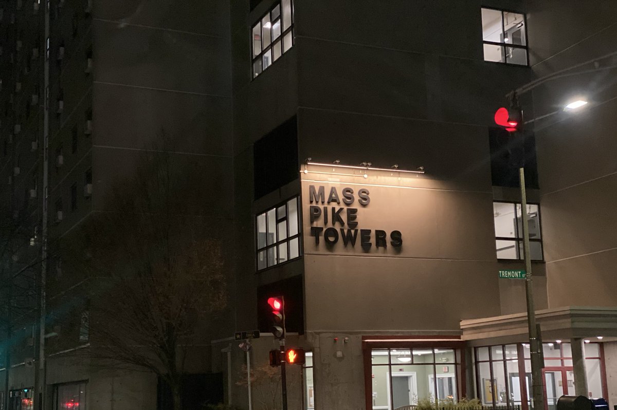 BostonSatire's tweet image. I miss back before apartment buildings in Boston had dumb gentrified names and they just called them “MASS PIKE TOWERS”